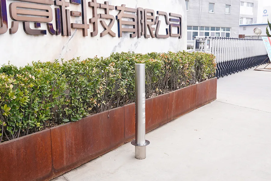 不锈钢路桩,预埋挡车柱,交通道路警示柱,隔离路障,路桩厂家,路桩价格