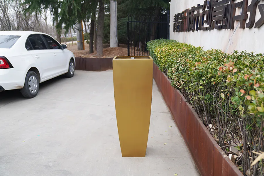 香槟金花箱,不锈钢花钵,真空镀膜花箱,景观花箱,室内外组合花钵,金色花器,电镀花箱