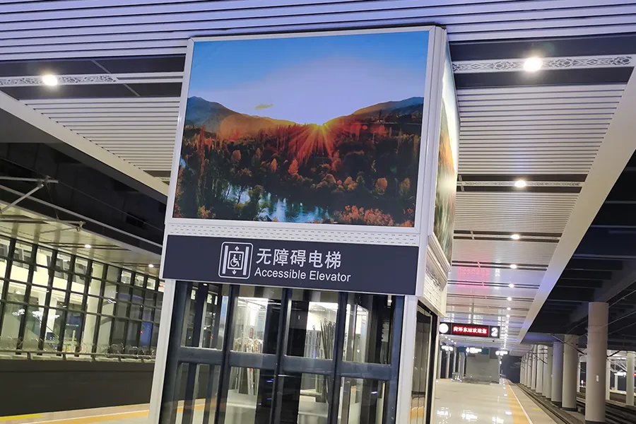 高铁站广告灯箱,高铁站广告灯箱厂家,滚动广告灯箱