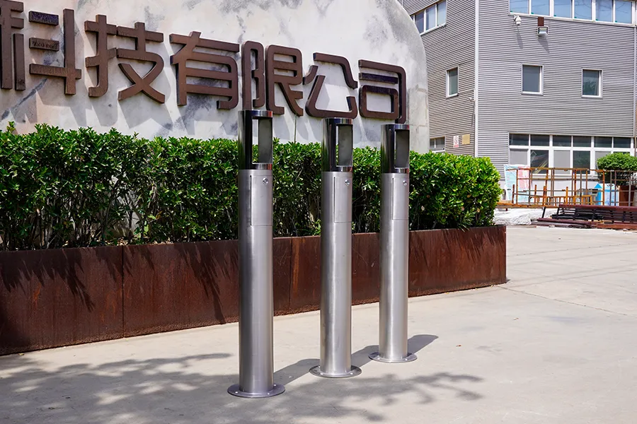 不锈钢熄烟柱,户外立式烟蒂柱,户外灭烟桶,铁艺烟灰缸厂家