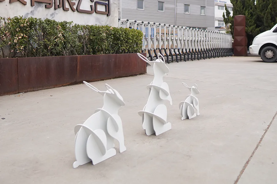 景观小品,园林动物小品,铁艺兔子景观小品,兔子小品定制厂家